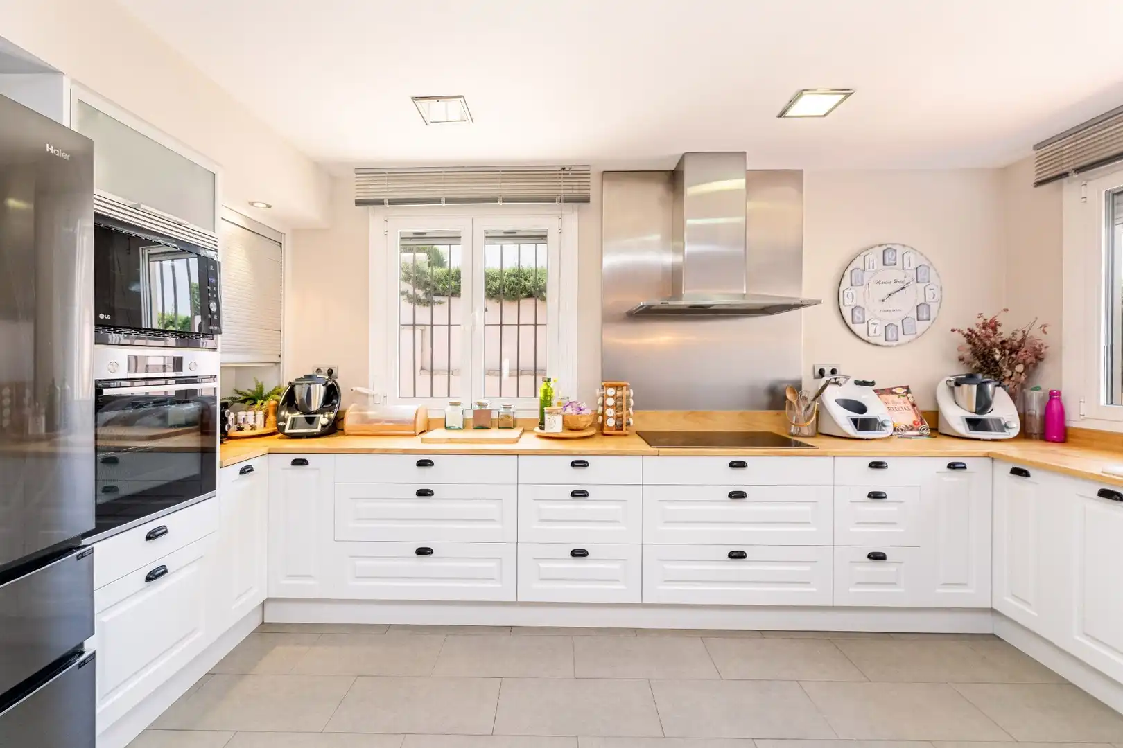 Cocina de Casa o chalet en venta en Alhaurín de la Torre con Aire acondicionado, Calefacción y Jardín privado