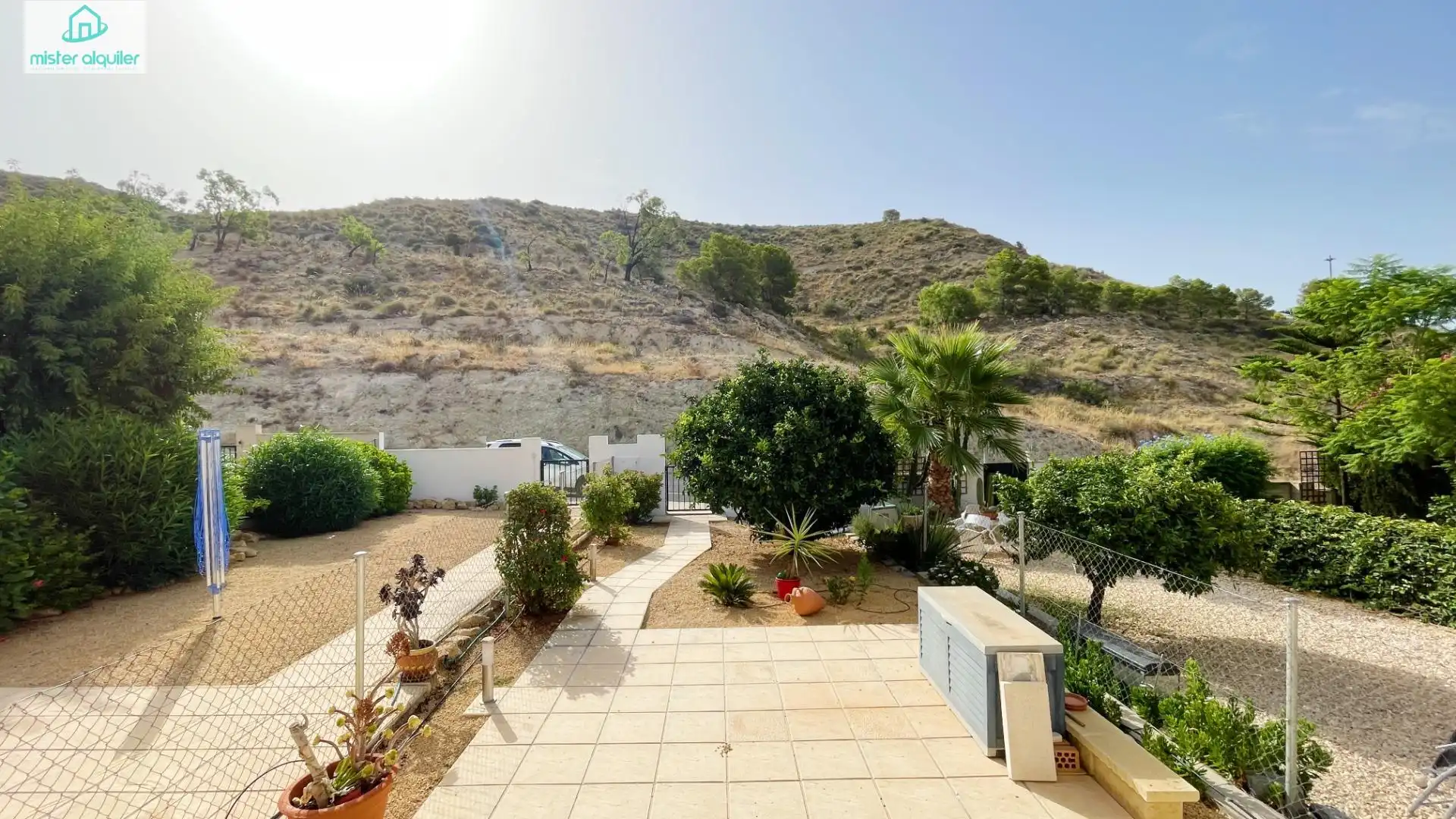 Vista exterior de Casa o xalet de lloguer en Busot amb Aire condicionat, Calefacció i Jardí privat