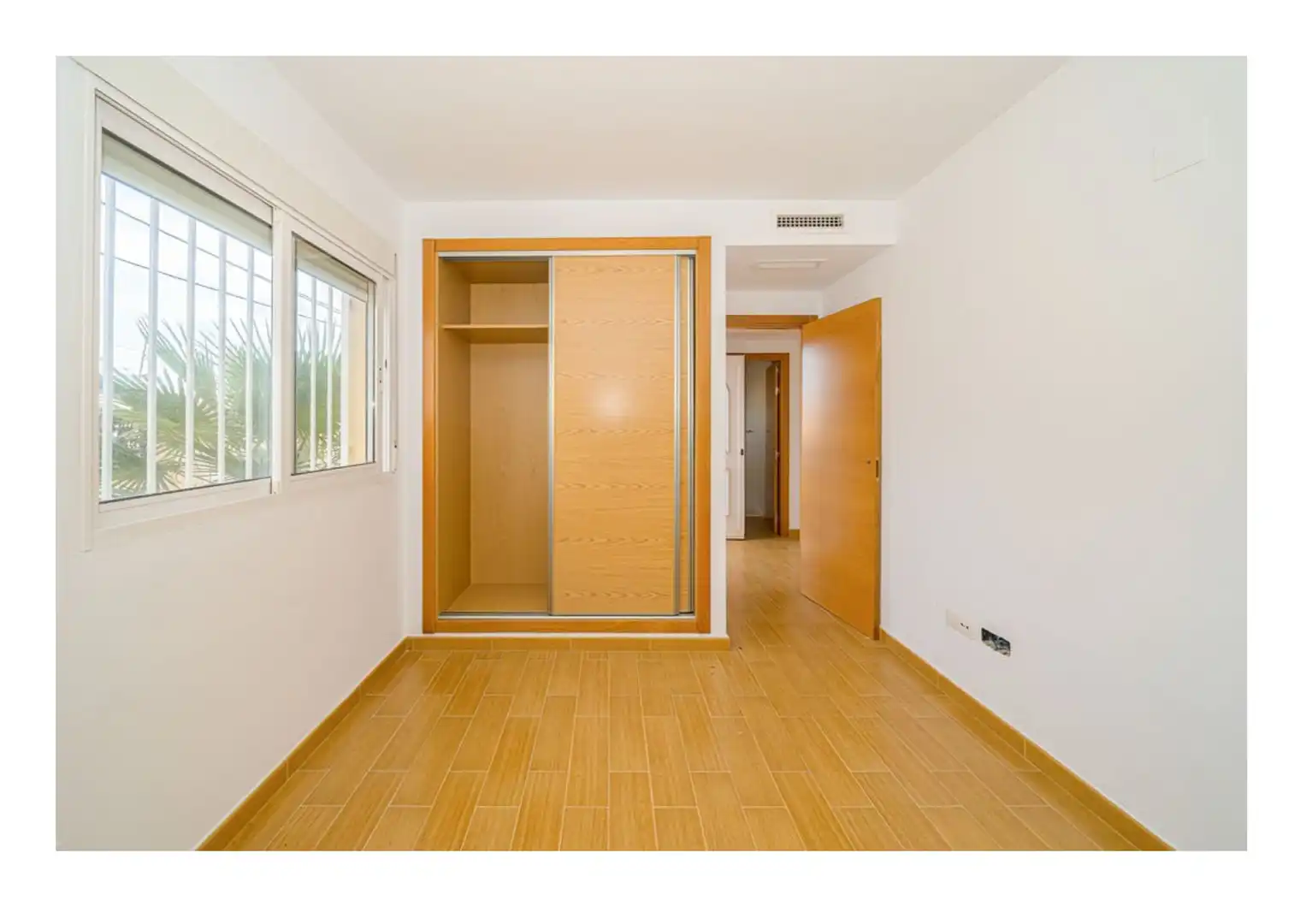 Dormitori de Casa adosada en venda en L'Alfàs del Pi amb Aire condicionat, Jardí privat i Terrassa