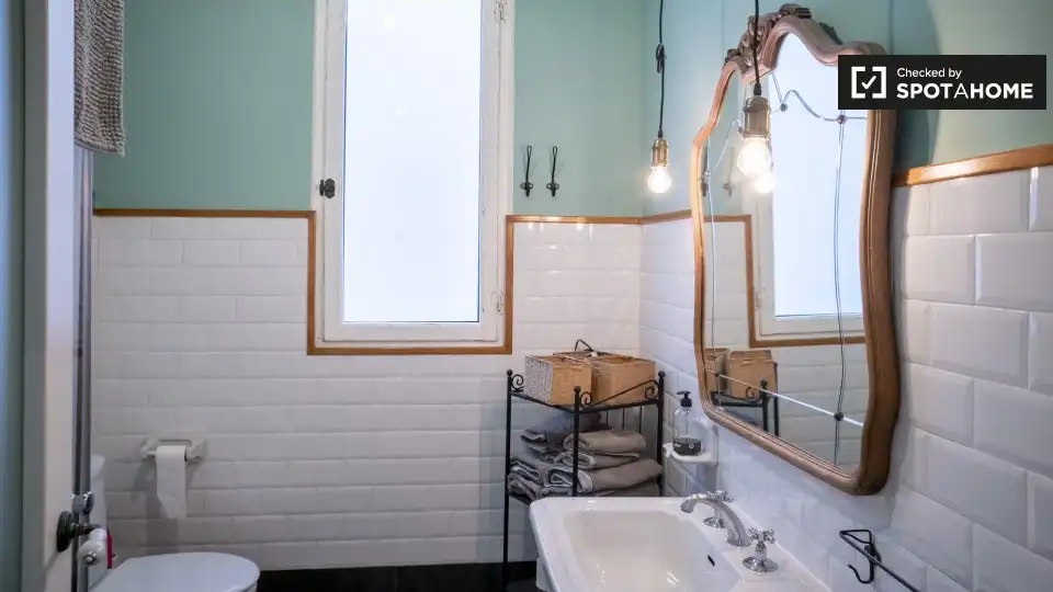 Baño de Piso de alquiler en Valencia con Aire acondicionado, Calefacción y Amueblado
