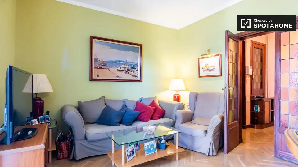 Sala de estar de Piso para compartir en Barcelona con Aire acondicionado, Calefacción y Amueblado