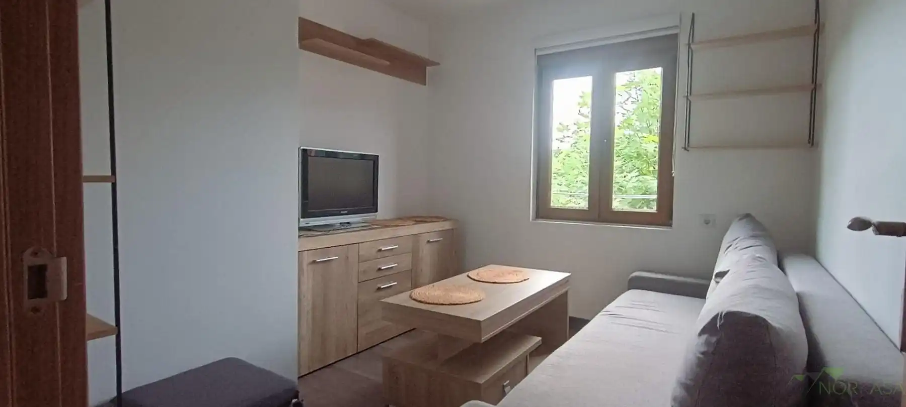 Sala d'estar de Apartament en venda en Oviedo  amb Calefacció i Moblat