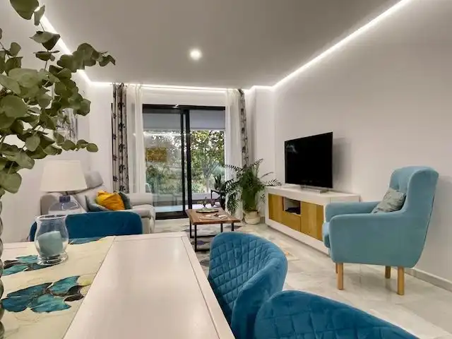 Sala d'estar de Apartament en venda en Marbella amb Aire condicionat, Calefacció i Jardí privat
