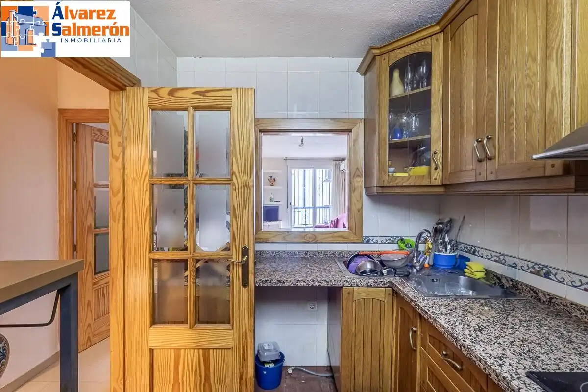 Küche von Wohnung zum Verkauf in Granada mit Balkon