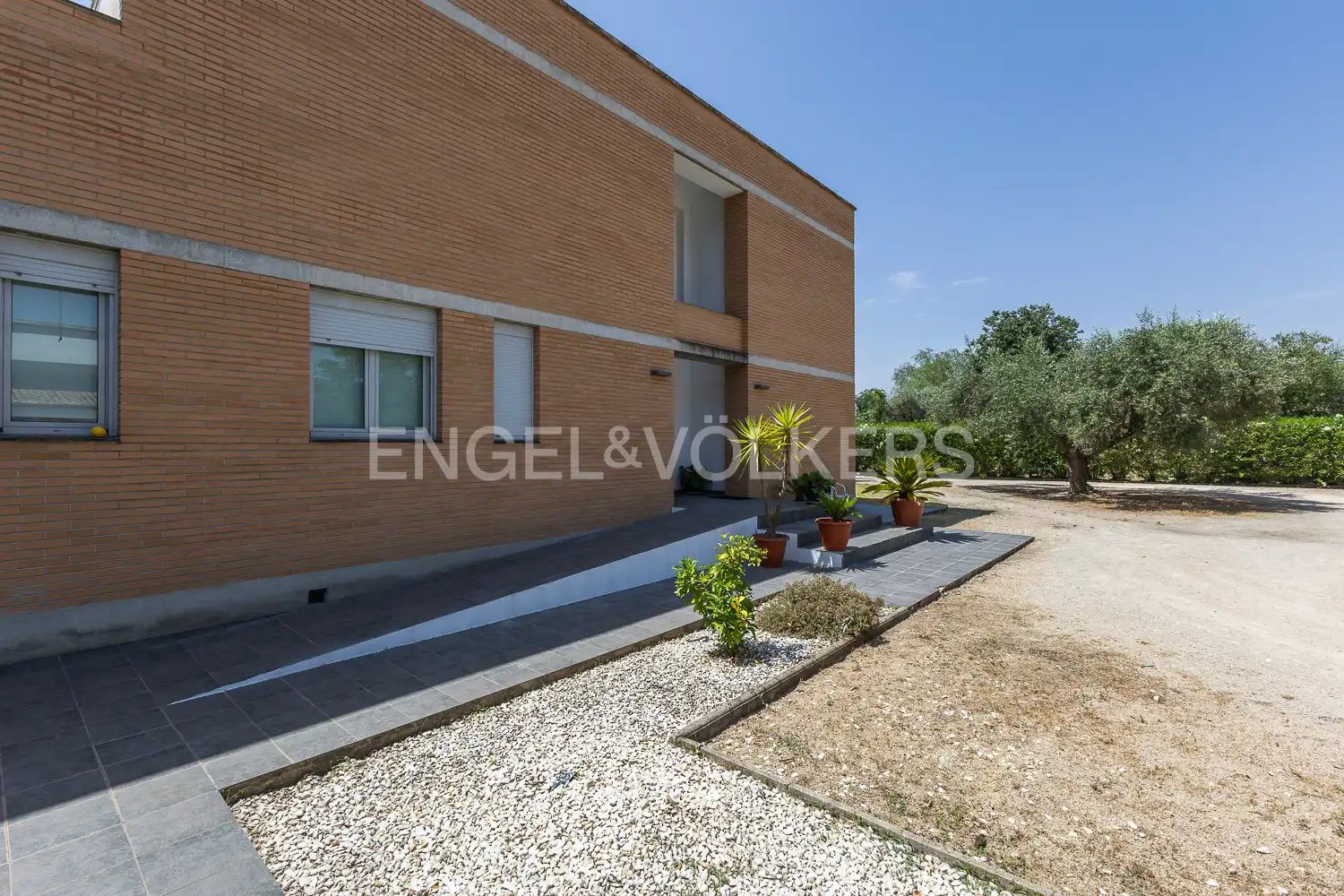 Vista exterior de Casa o xalet en venda en Ontinyent amb Aire condicionat, Calefacció i Jardí privat
