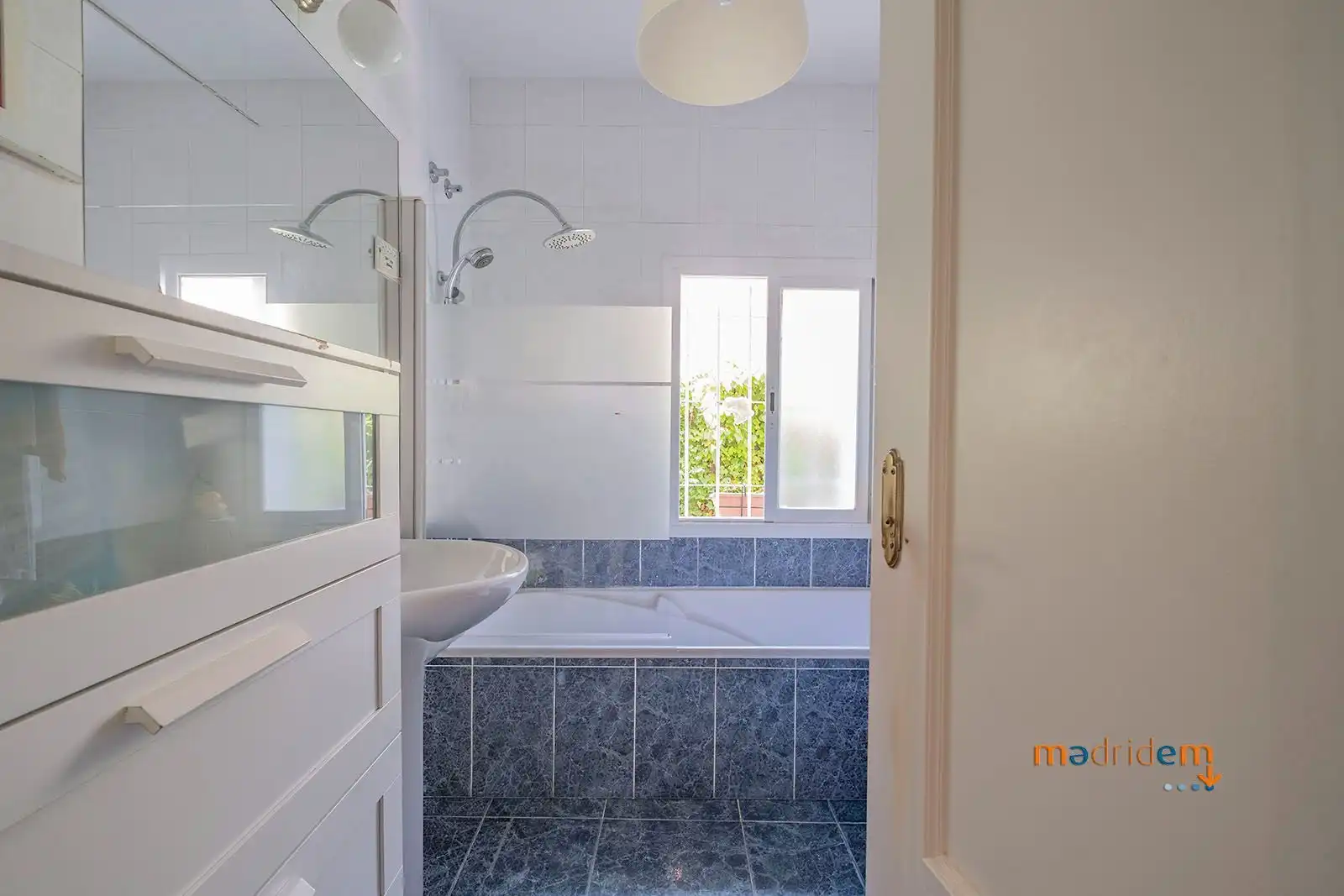 Bathroom of Houses for sale in Madrid