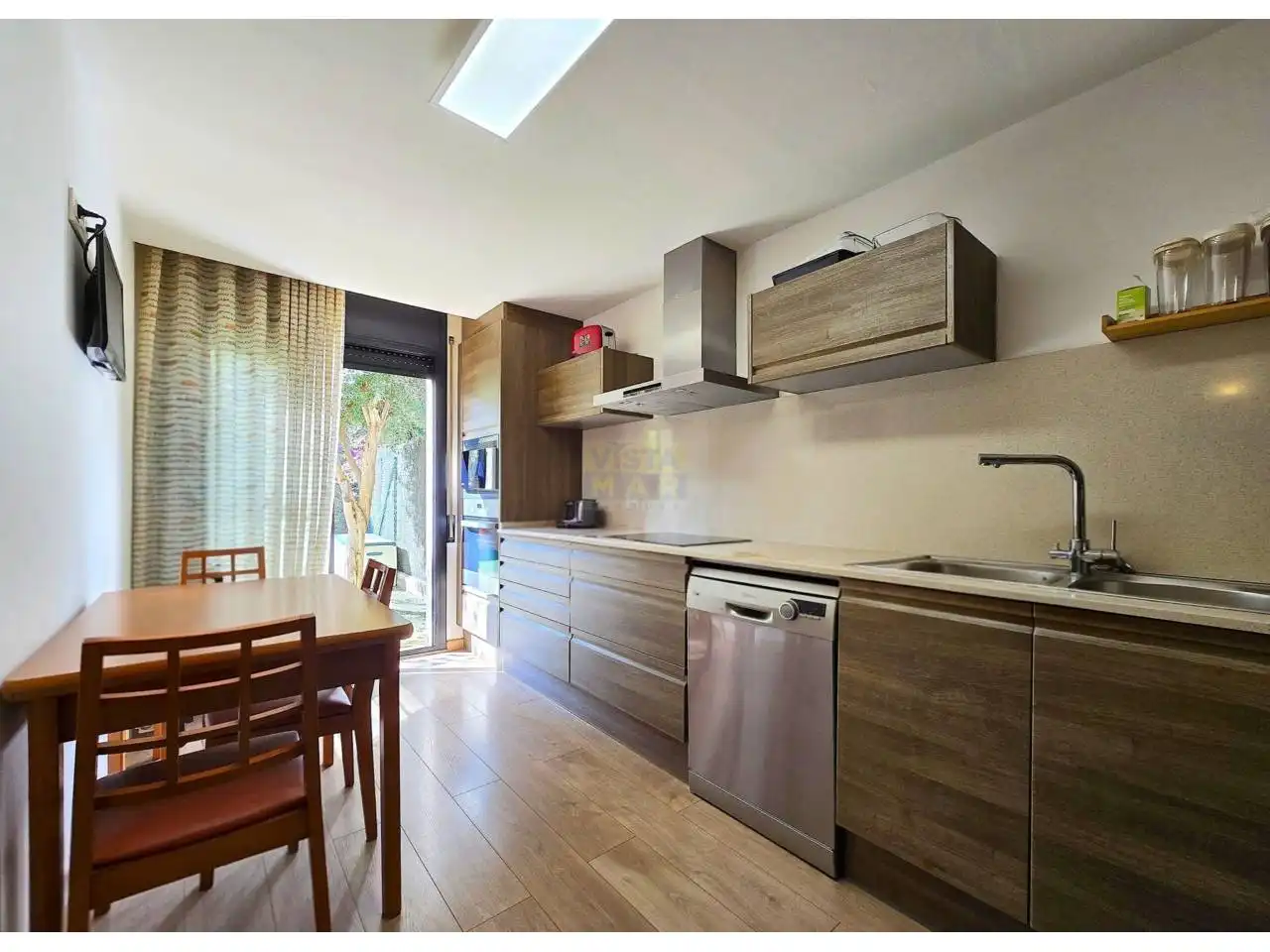Cocina de Casa adosada en venta en Vilanova i la Geltrú con Aire acondicionado, Calefacción y Jardín privado