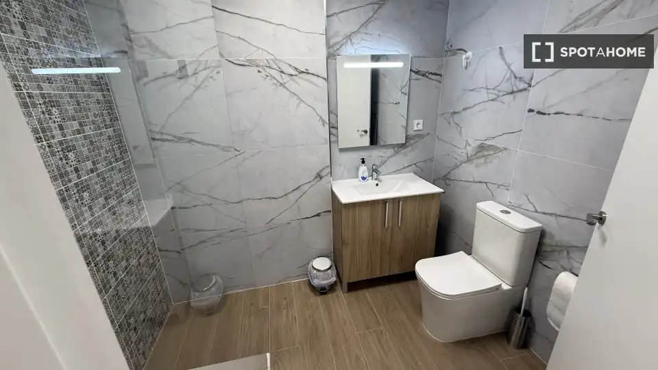 Badezimmer von Wohnung zur Miete in Sagunto / Sagunt mit Klimaanlage, Heizung und Möbliert