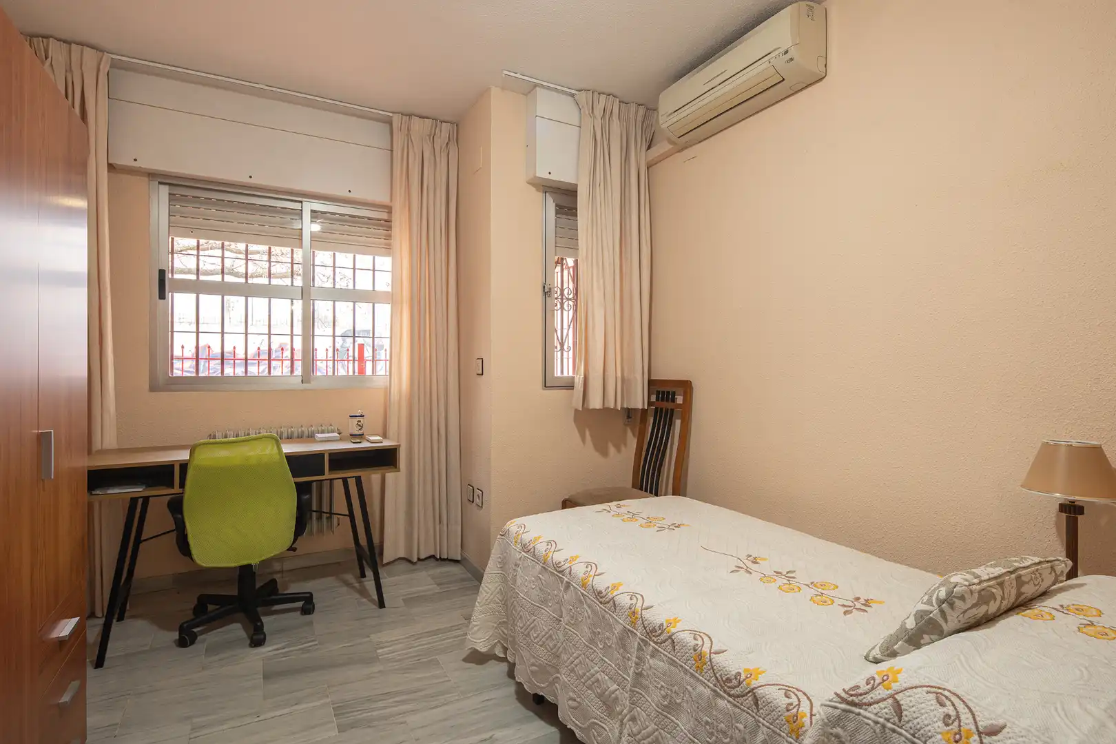 Casa adosada en venta en Angustias - Chana - Encina