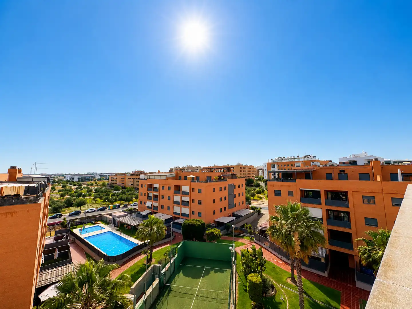 Vista exterior de Àtic en venda en Mairena del Aljarafe amb Aire condicionat, Terrassa i Traster