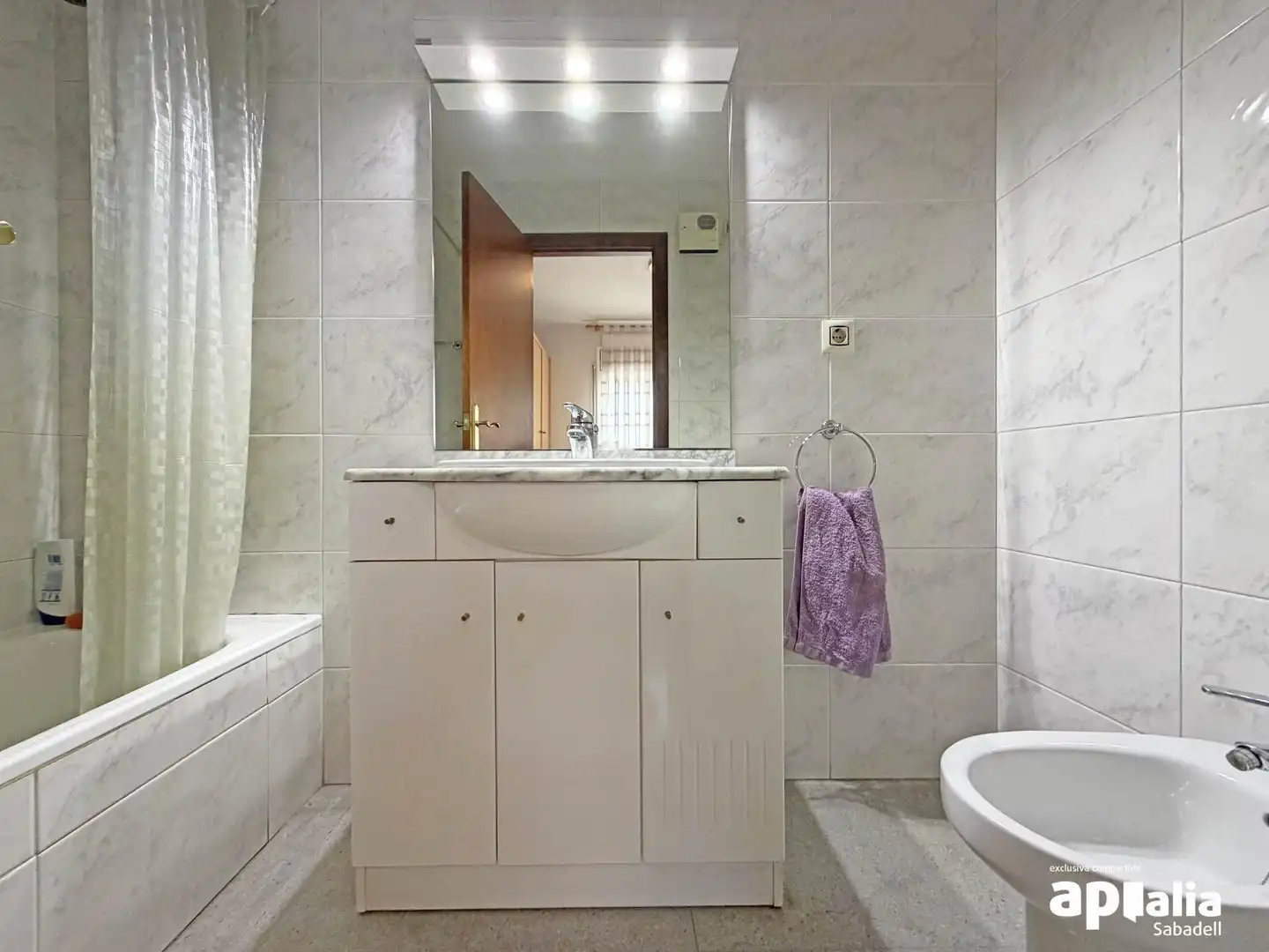 Baño de Piso en venta en Sabadell con Calefacción y Balcón