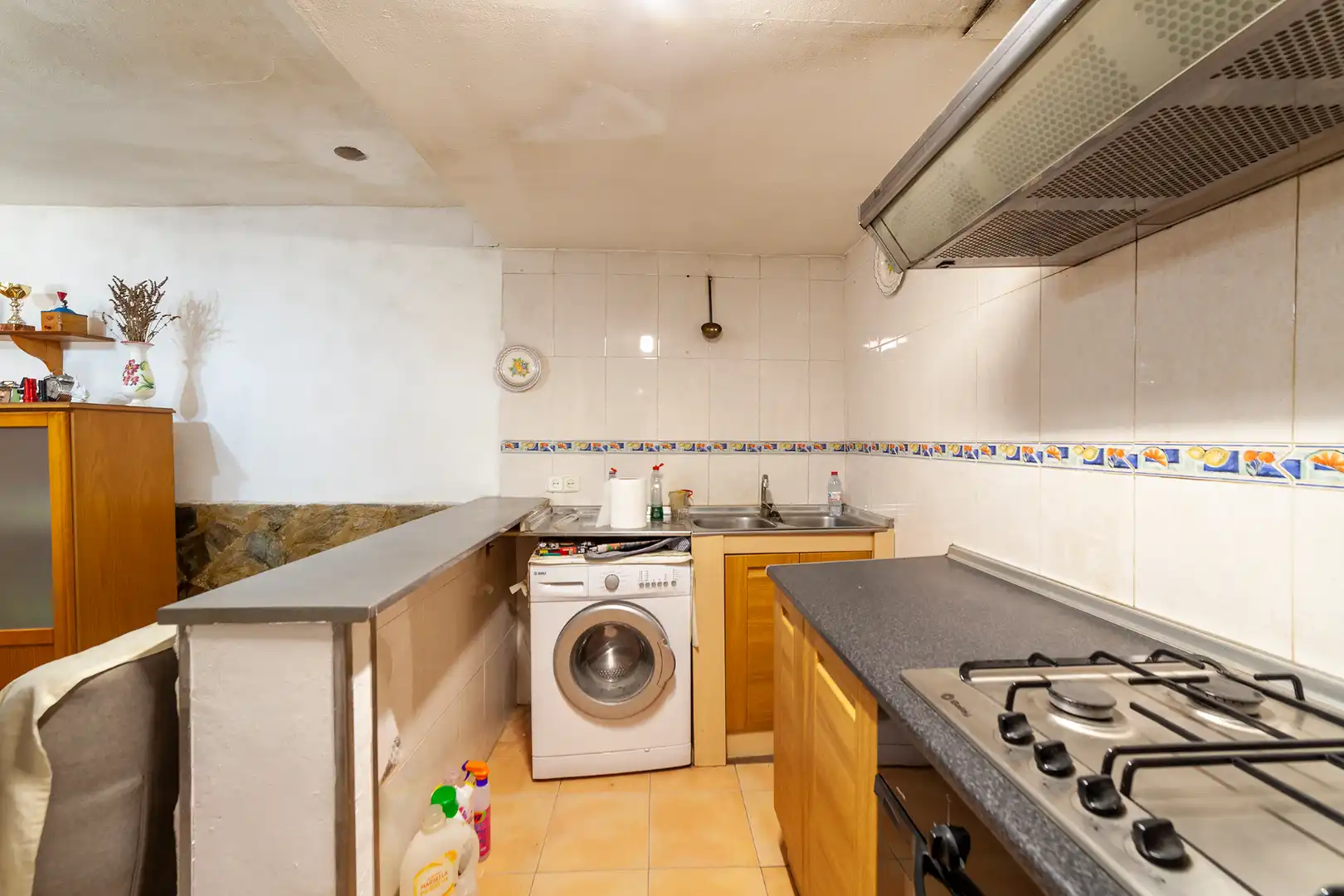 Cuina de Casa o xalet en venda en Venta del Moro amb Terrassa, Moblat i Rentadora