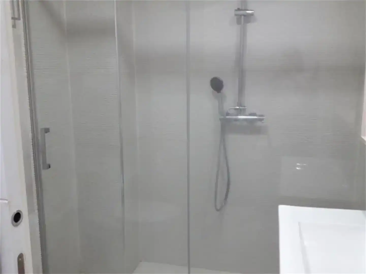 Bany de Àtic de lloguer en  Granada Capital amb Aire condicionat i Balcó