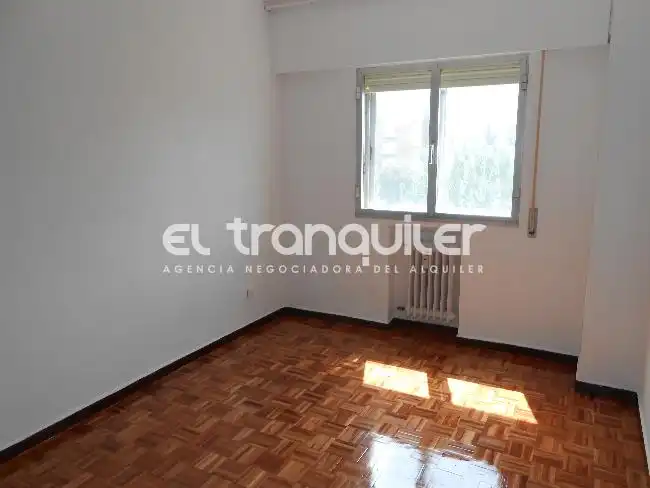 Dormitori de Pis en venda en Madrid amb Parquet i Terrassa