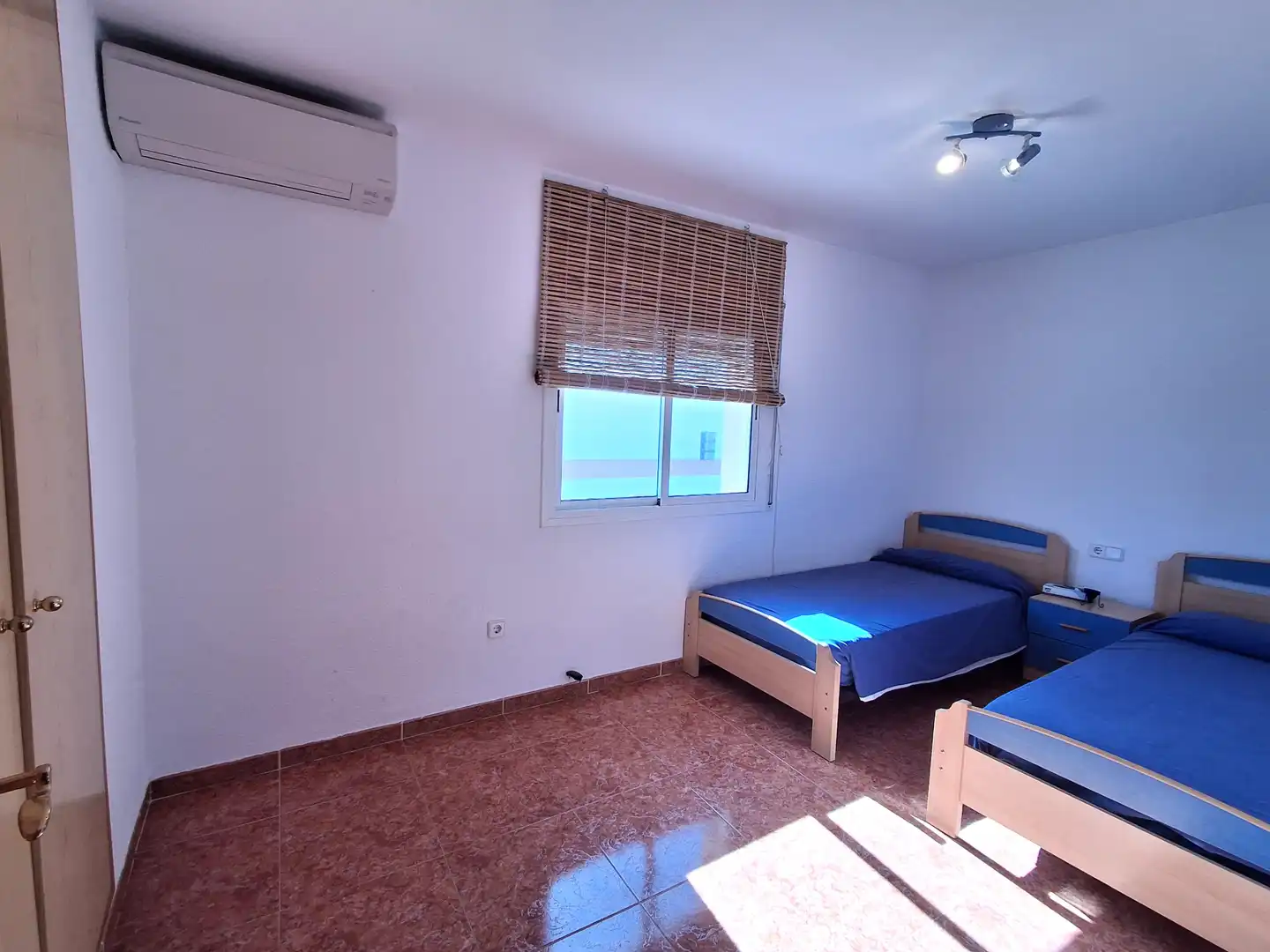 Schlafzimmer von Einfamilien-Reihenhaus zum Verkauf in Mont-roig del Camp mit Klimaanlage, Privatgarten und Terrasse