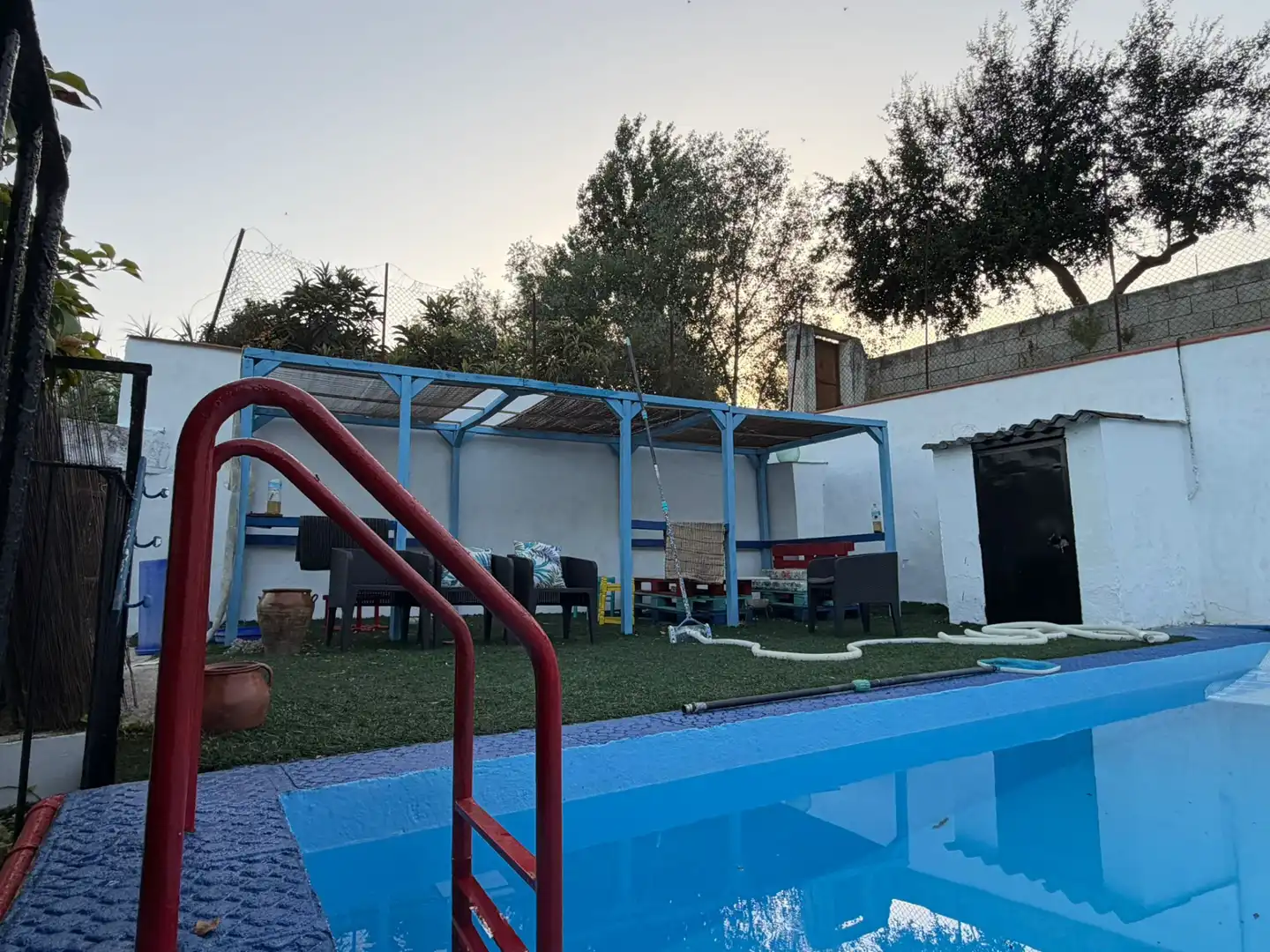 Schwimmbecken von Country house zur Miete in Rute mit Privatgarten, Schwimmbad und Möbliert