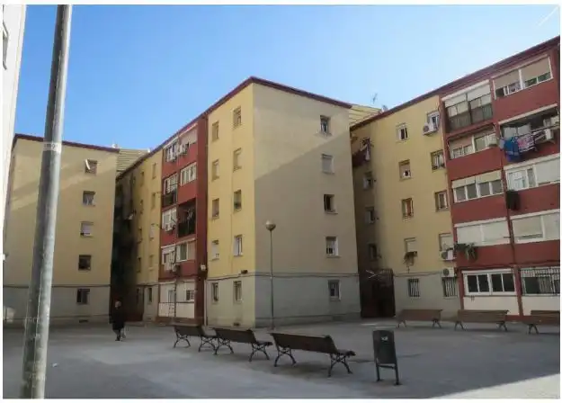 Apartment for sale in Artigues - Llefià, imagen 2