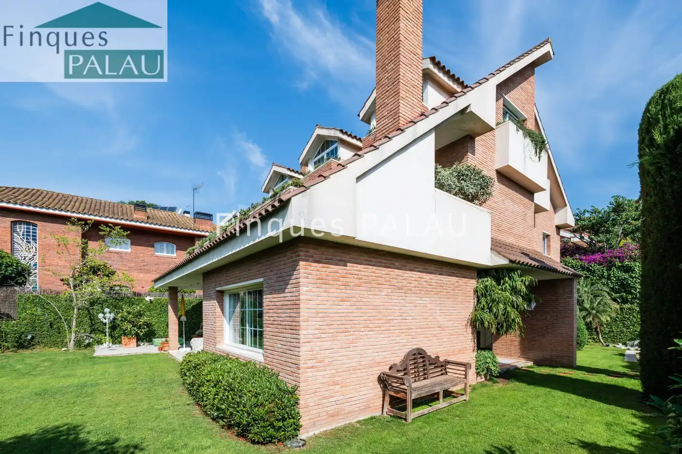 Vista exterior de Casa o xalet en venda en Sant Just Desvern amb Aire condicionat, Calefacció i Jardí privat