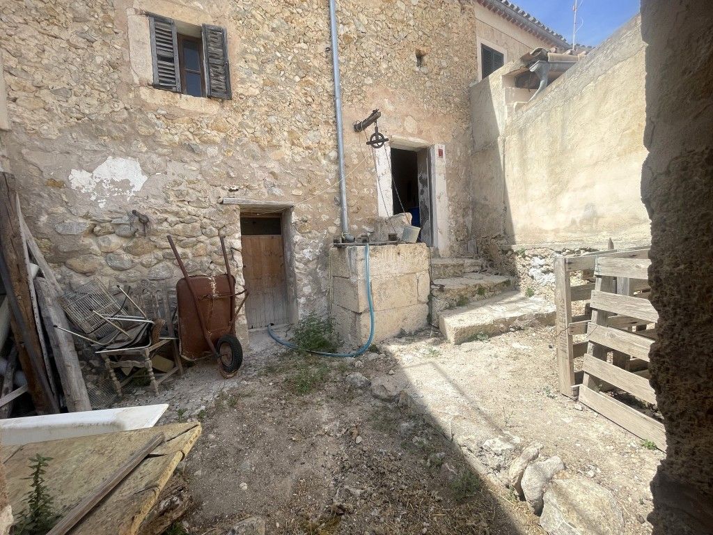 Vista exterior de Finca rústica en venda en Campanet amb Piscina