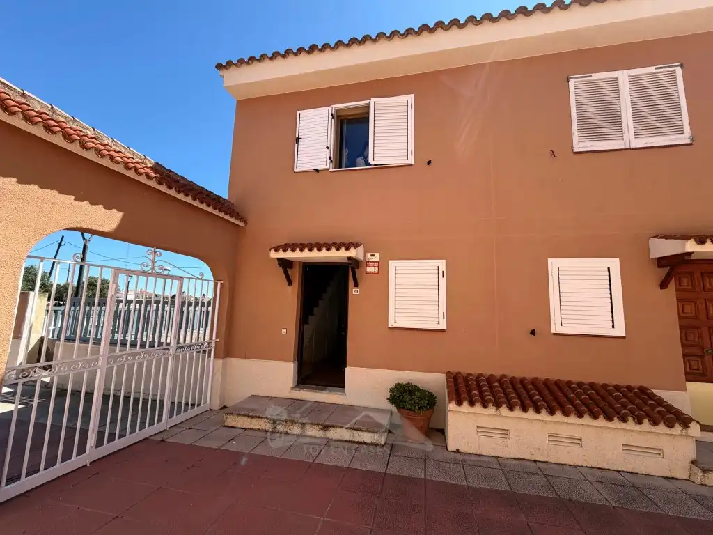Vista exterior de Casa o xalet en venda en Cambrils amb Piscina comunitària