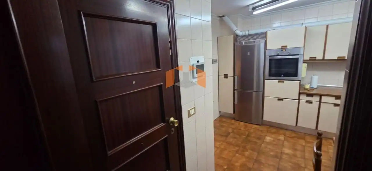 Cocina de Piso en venta en Vigo  con Calefacción, Parquet y Terraza