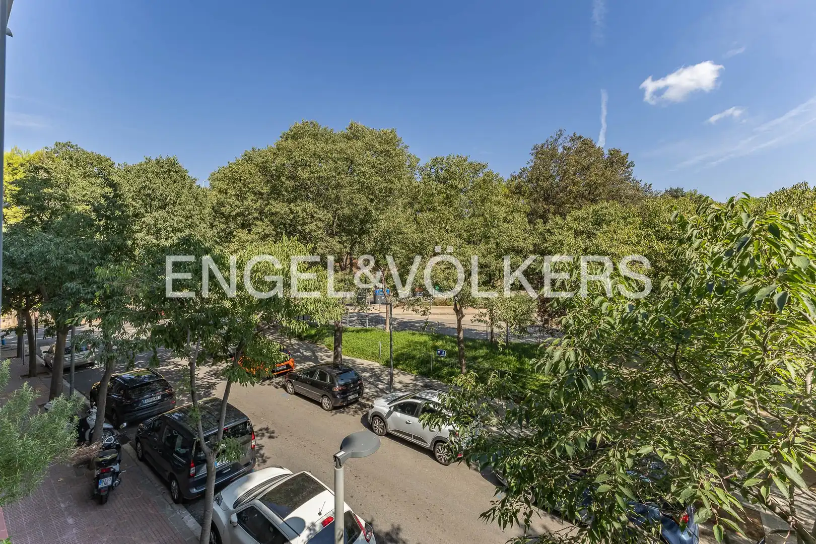 Exterior view of Flat for rent in Esplugues de Llobregat  with Air Conditioner, Heating and Parquet flooring