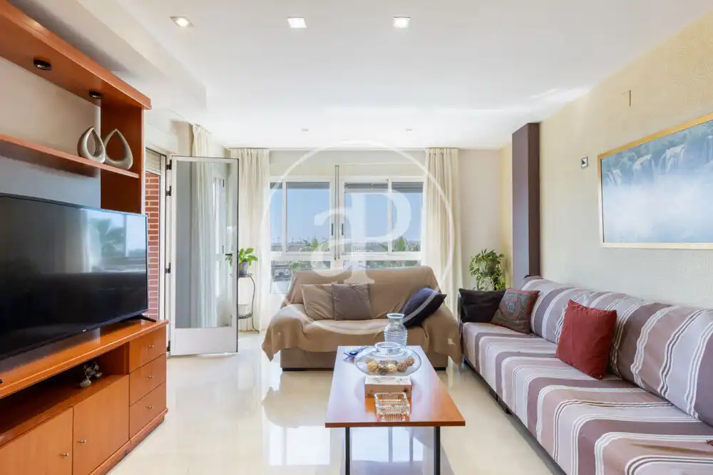 Piso en venta en Avinguda Cardenal Vicent Enrique I Tarancó, Piscinas