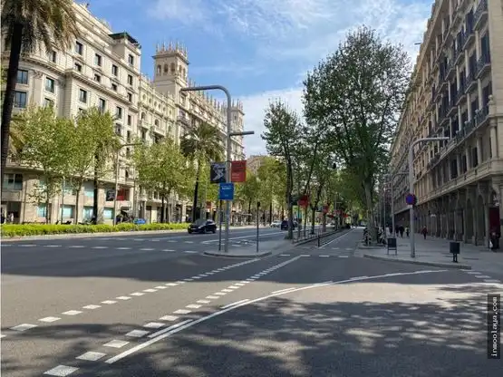 Vista exterior de Local en traspaso en Barcelona con Aire acondicionado, Calefacción y Amueblado