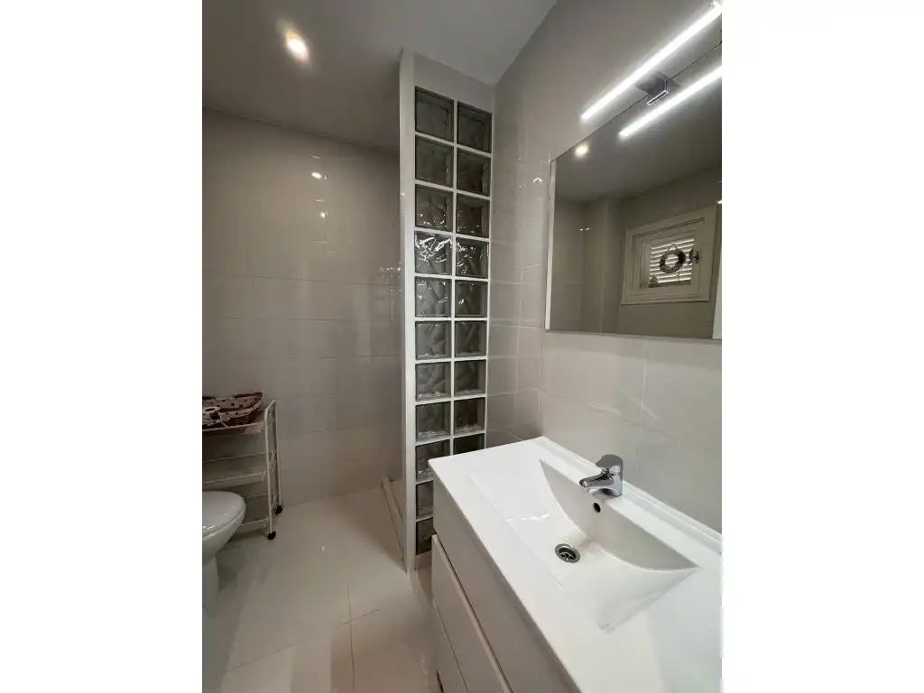 Bany de Apartament de lloguer en  Palma de Mallorca amb Aire condicionat, Terrassa i Moblat