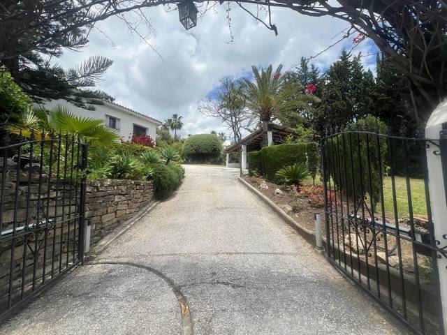 Casa-chalet en Venta en Estepona - Estepona,Paraiso,Calle Hortensia en Paraiso - Barronal