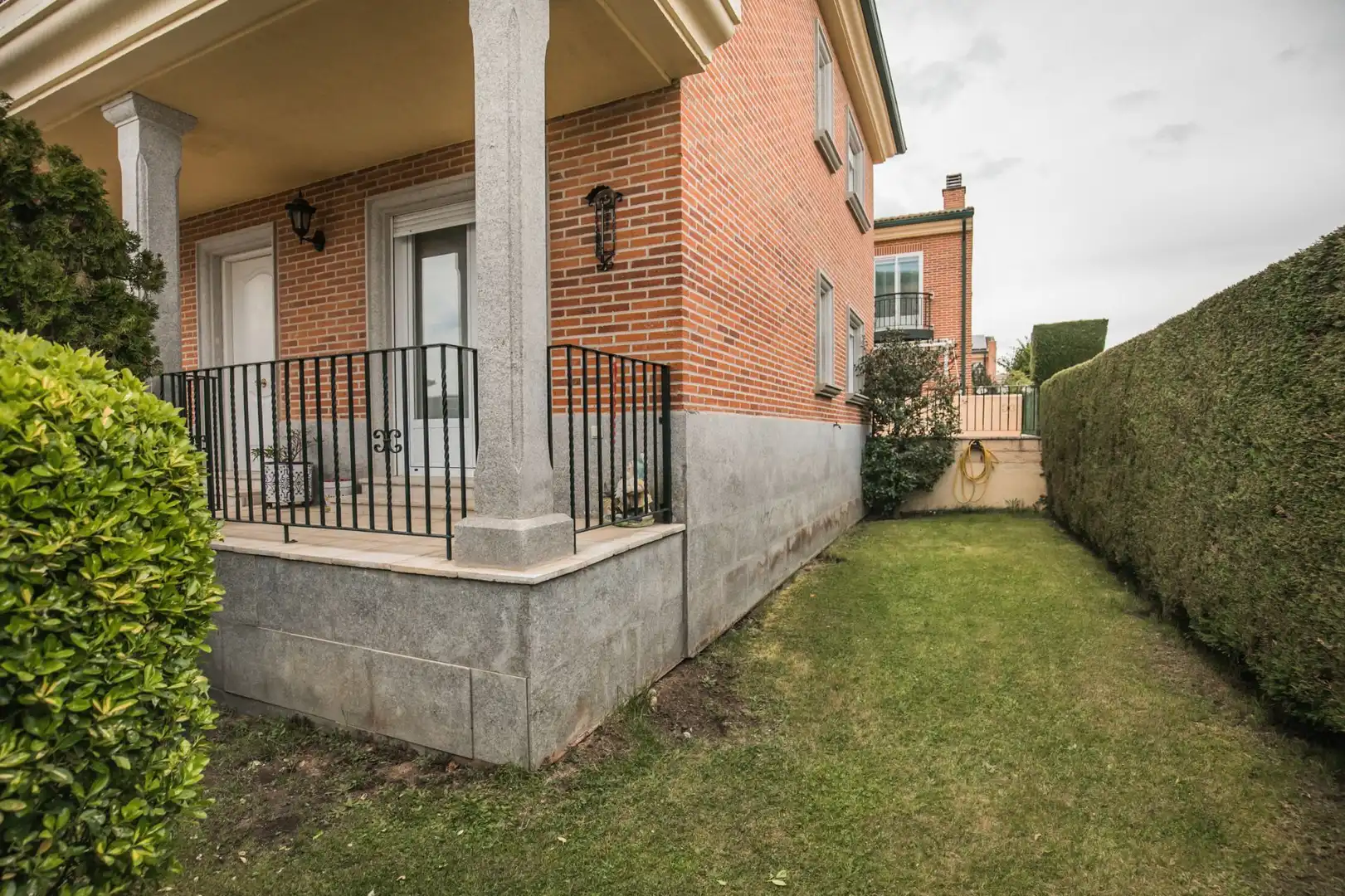 Vista exterior de Casa o xalet en venda en Ávila amb Calefacció, Jardí privat i Terrassa