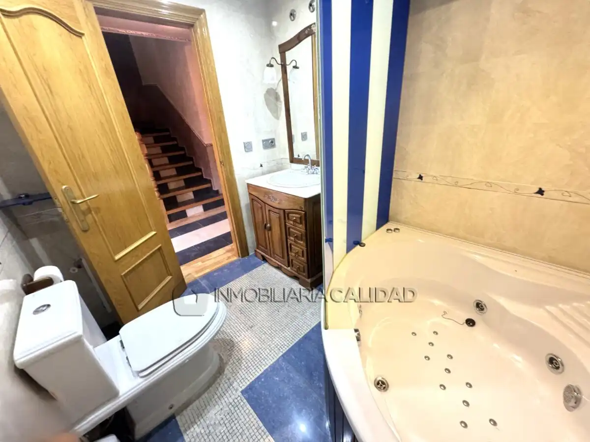 Bathroom of Houses for sale in Burgos  with Heating