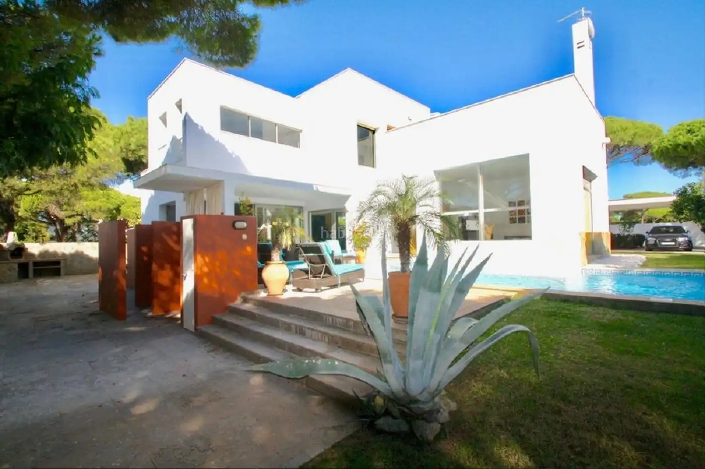 Villa mit Pool zur Miete in Avenida Inglaterra 18