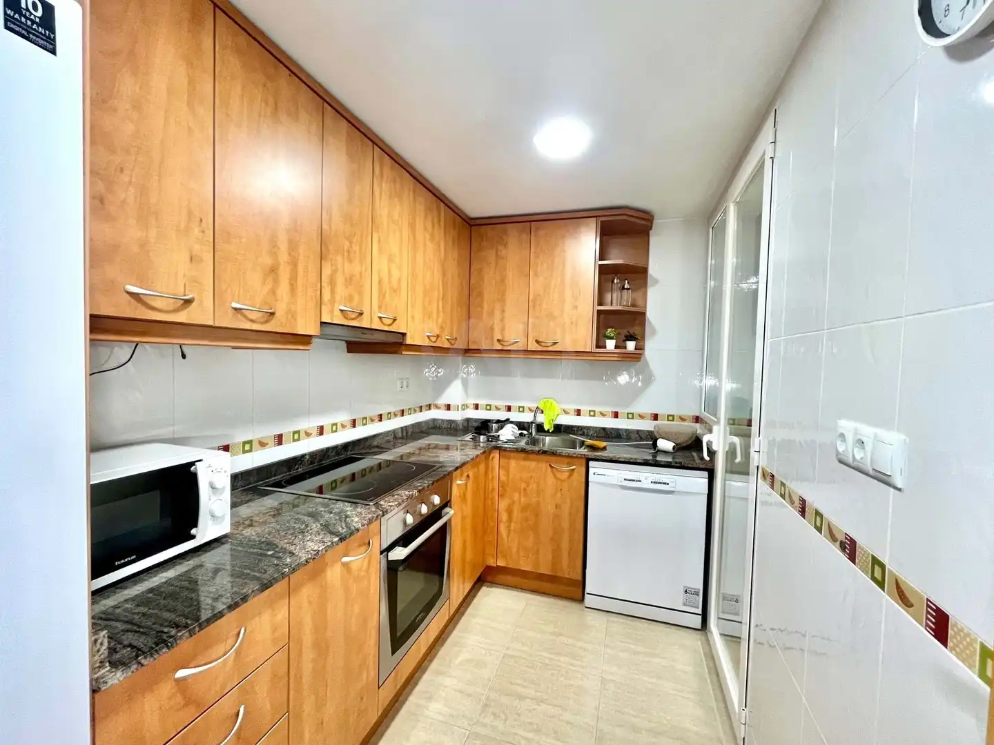 Küche von Wohnung zum Verkauf in Torreblanca mit Klimaanlage, Heizung und Schwimmbad