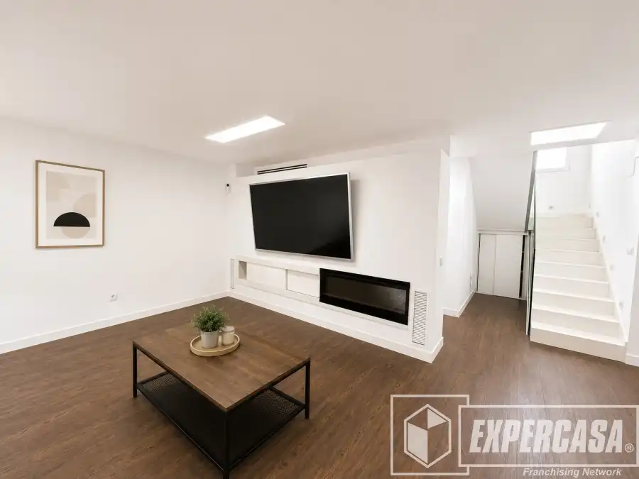 Sala d'estar de Casa o xalet en venda en Domeño amb Aire condicionat i Terrassa