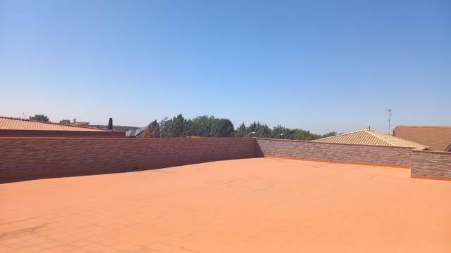 Local comercial en Alquiler en  GU-193 en El Casar