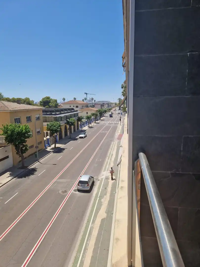 Vista exterior de Pis en venda en Castellón de la Plana / Castelló de la Plana amb Aire condicionat, Terrassa i Traster