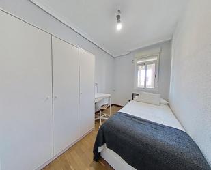 Bedroom of Flat to share in  Madrid Capital  with Air Conditioner, Heating and Balcony