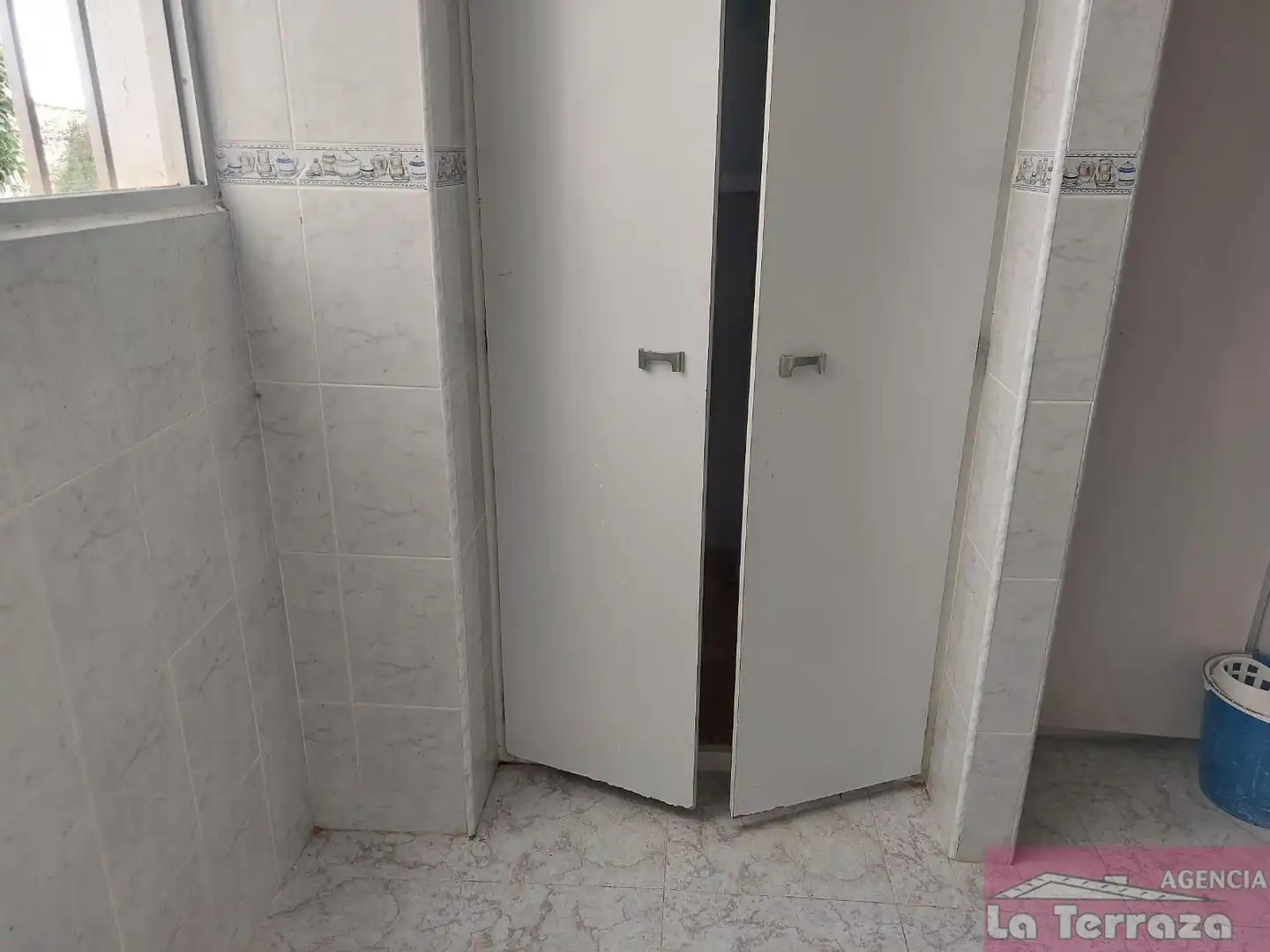 Bathroom of Flat for sale in Estepona Pueblo