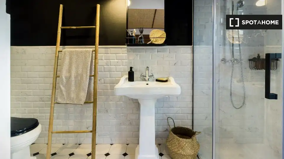 Baño de Apartamento para compartir en Barcelona con Aire acondicionado, Calefacción y Terraza