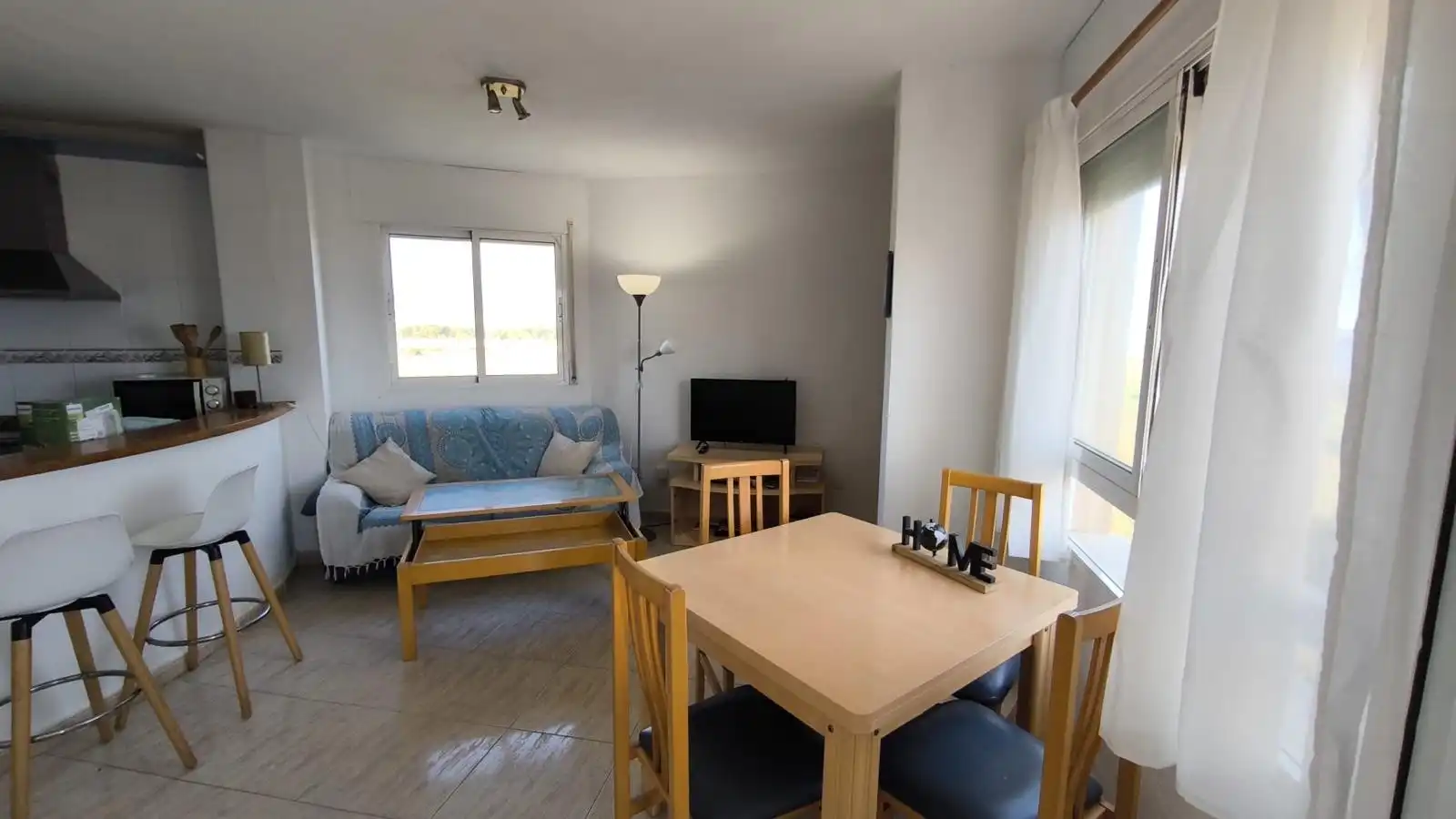 Menjador de Apartament de lloguer en Cartagena amb Aire condicionat, Piscina i Moblat