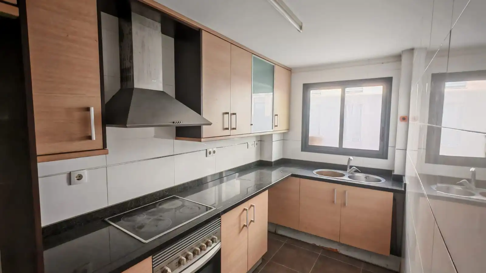 Cocina de Piso en venta en Paterna con Aire acondicionado, Terraza y Trastero