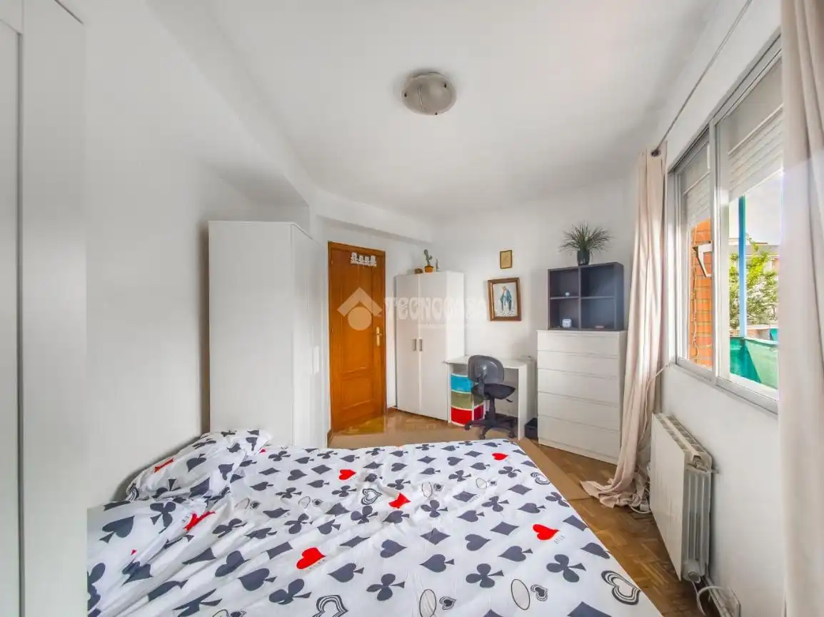 Habitación de Piso en venta en Madrid con Calefacción y Terraza