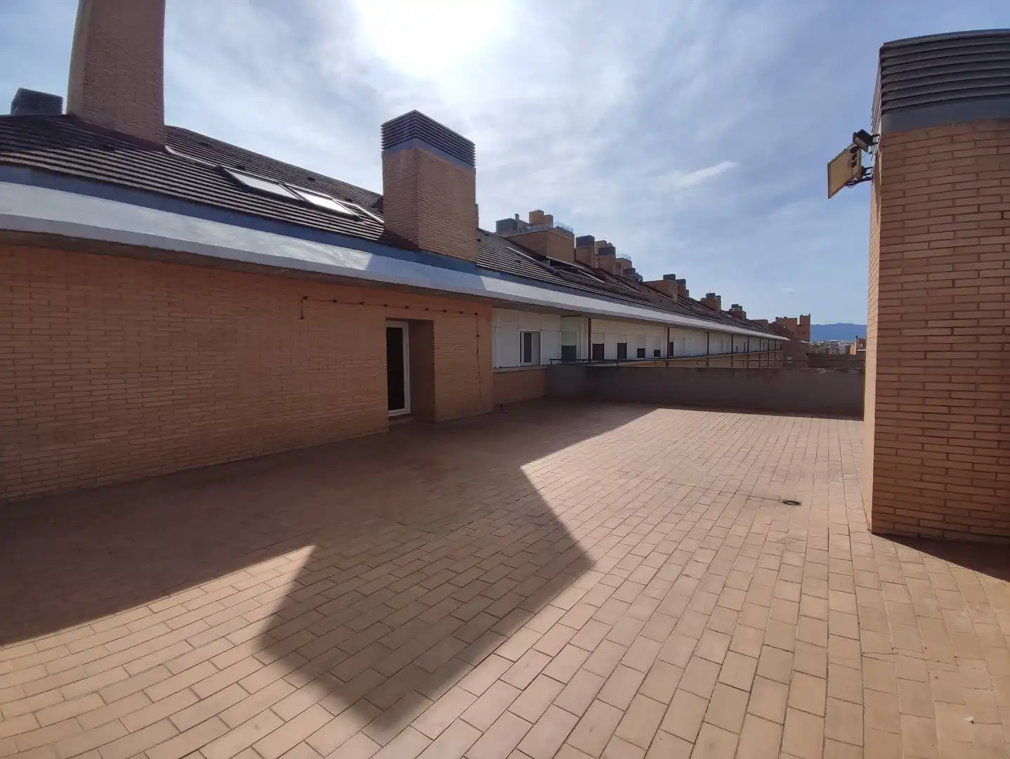 Außenansicht von Maisonette zur Miete in Girona Capital mit Klimaanlage, Heizung und Terrasse