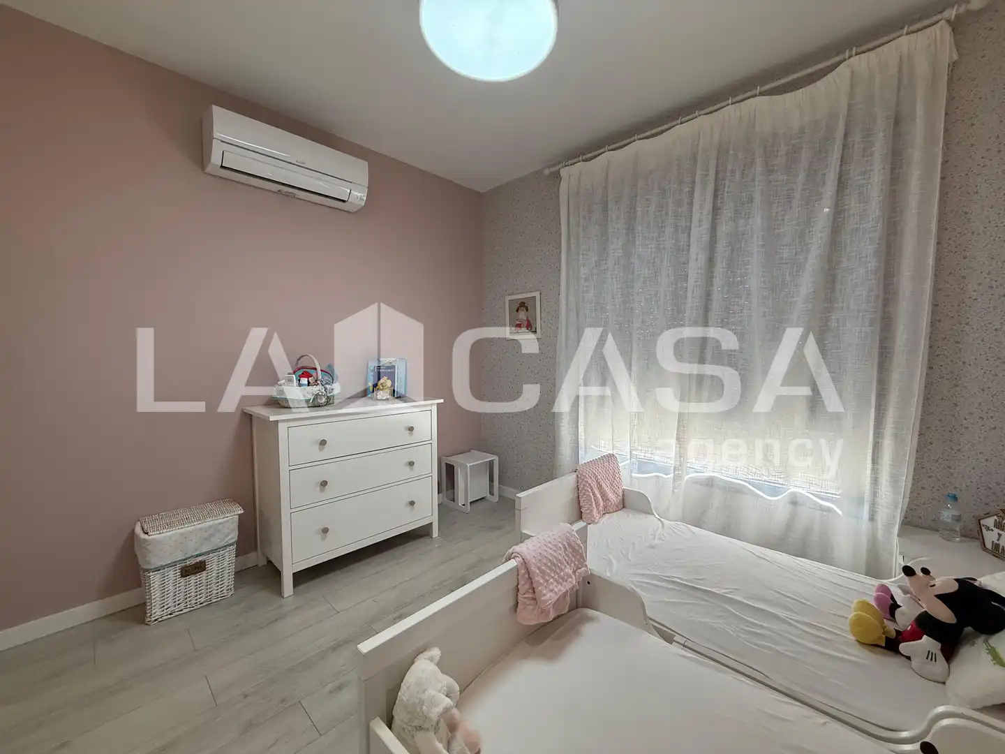 Casa adosada en venta en Dos Hermanas con Aire acondicionado y Piscina