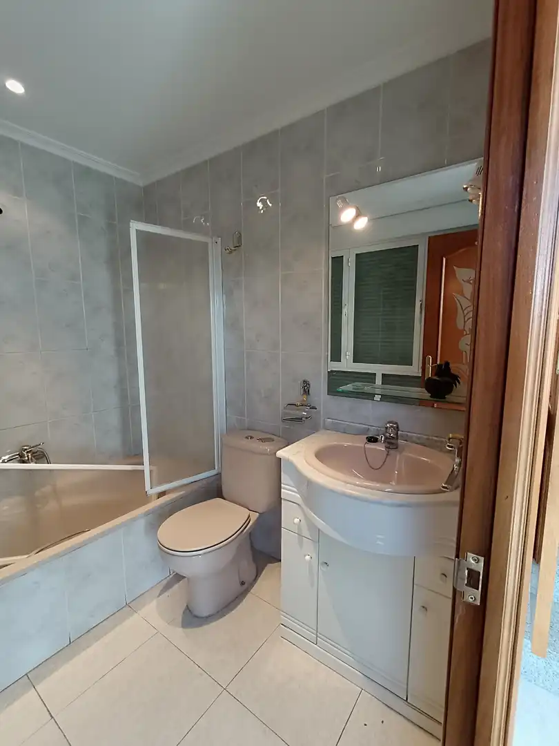 Bany de Casa o xalet en venda en Barruelo de Santullán amb Calefacció, Parquet i Terrassa