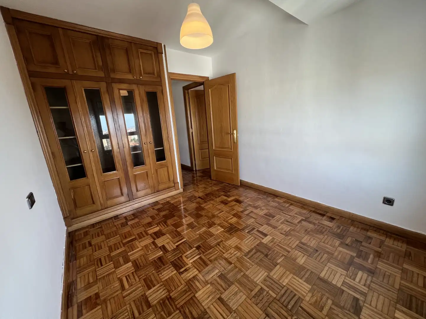 Bedroom of Flat for rent in Gijón   with Heating and Parquet flooring
