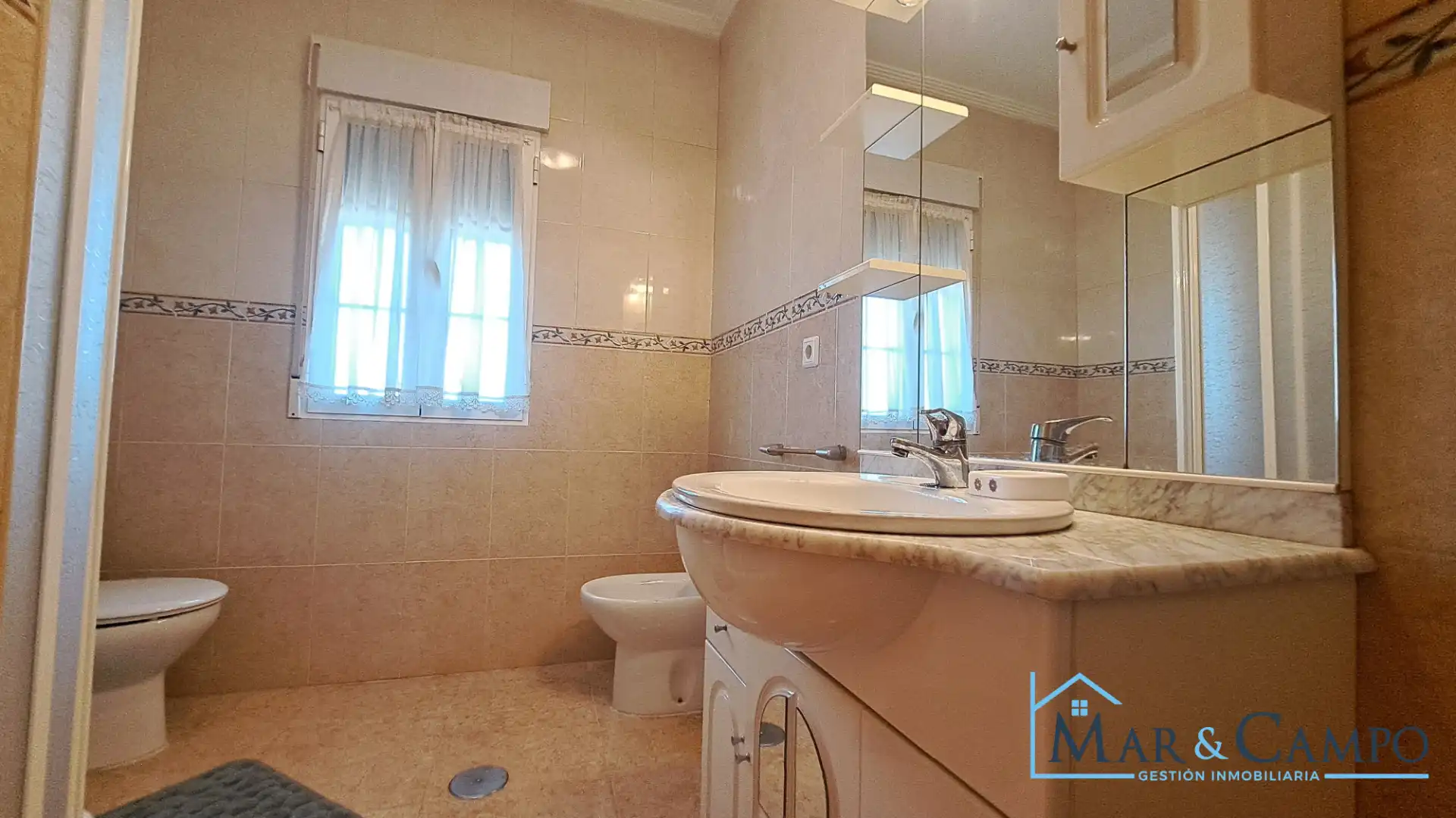 Baño de Casa adosada en venta en Los Alcázares con Aire acondicionado, Jardín privado y Amueblado