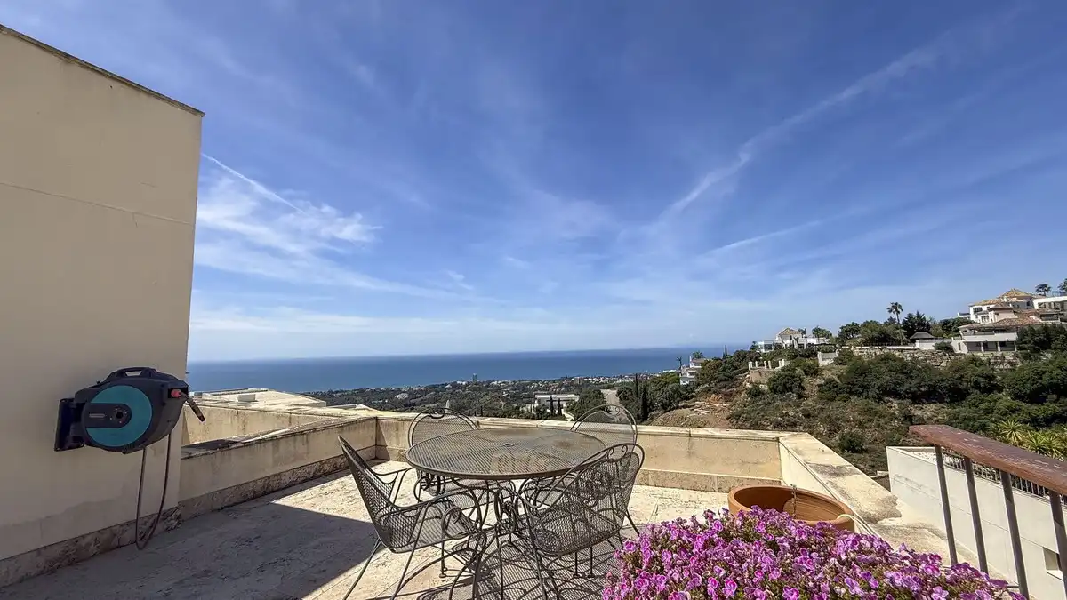 Terraza de Ático en venta en Marbella con Aire acondicionado, Trastero y Alarma