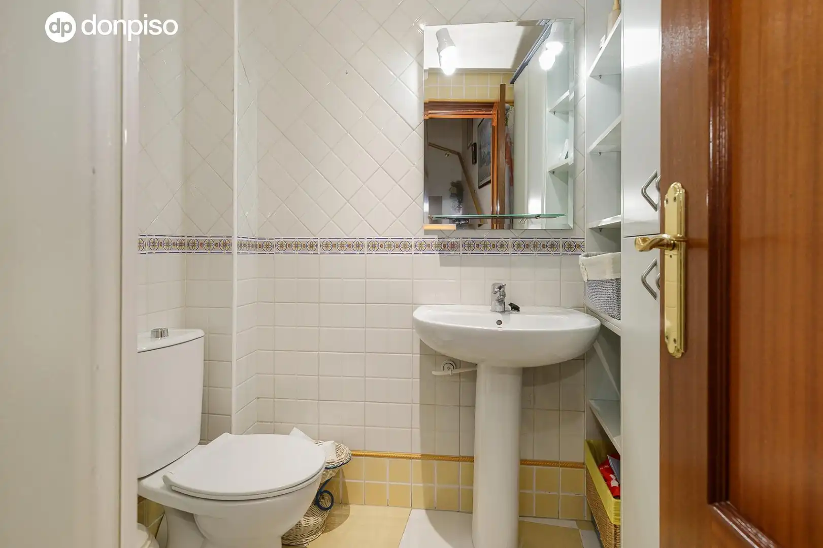 Baño de Casa adosada en venta en Granada con Aire acondicionado, Calefacción y Terraza